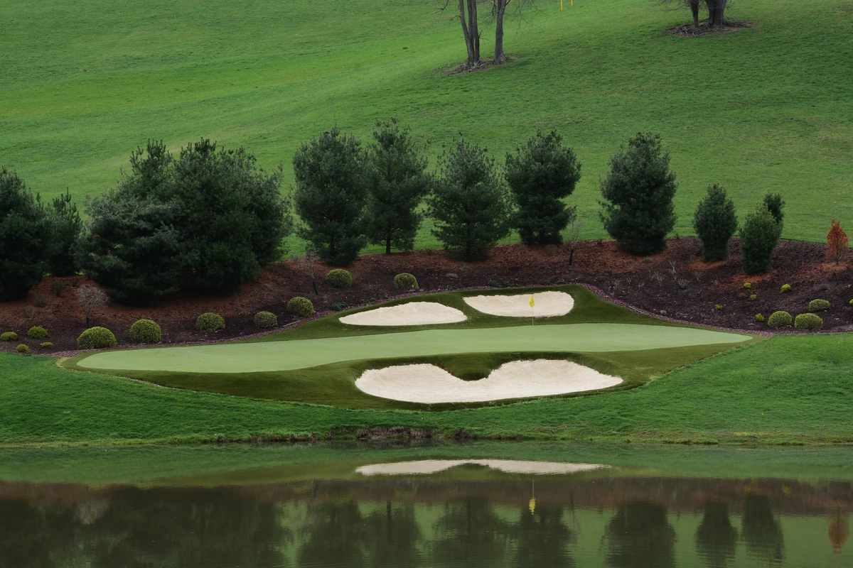 Bring the tournament excitement home with our artificial golf greens perfect for any Vancouver property.