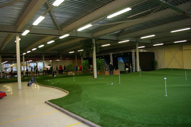 Vancouver Indoor putting green in open commercial space