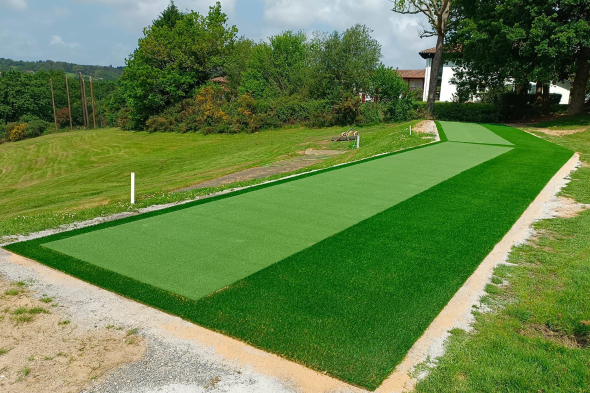 Vancouver Outdoor tee line consisting of one continuous green synthetic grass strip surrounded by trees